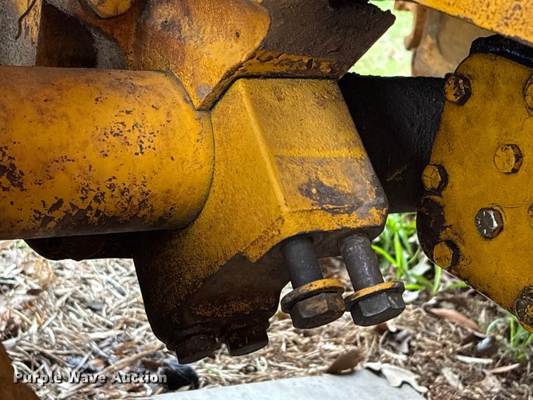 image for item EA7169 1984 John Deere 555A track loader