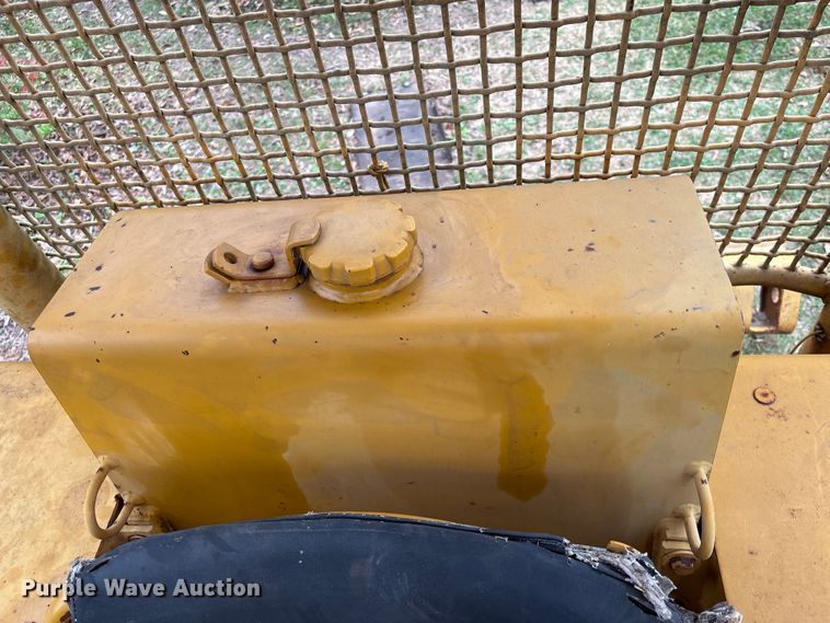 image for item EA7169 1984 John Deere 555A track loader