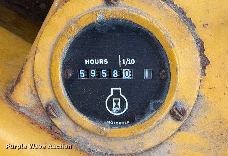 image for item EA7169 1984 John Deere 555A track loader