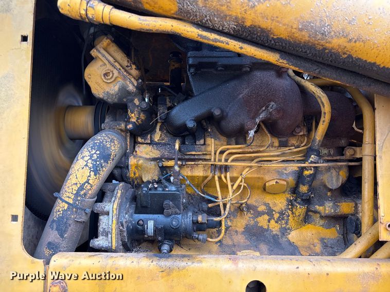 image for item EA7169 1984 John Deere 555A track loader