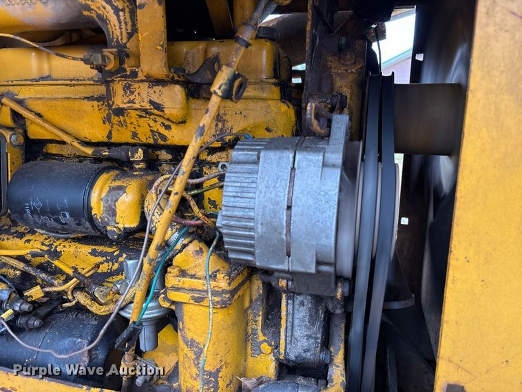 image for item EA7169 1984 John Deere 555A track loader