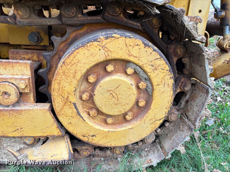 image for item EA7169 1984 John Deere 555A track loader