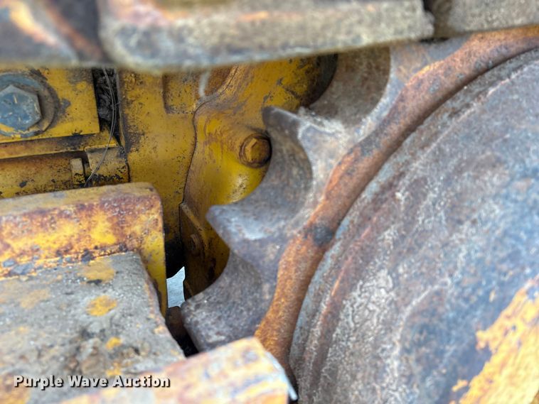 image for item EA7169 1984 John Deere 555A track loader