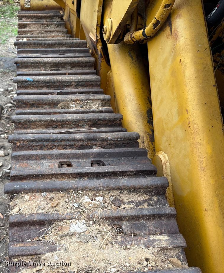 image for item EA7169 1984 John Deere 555A track loader