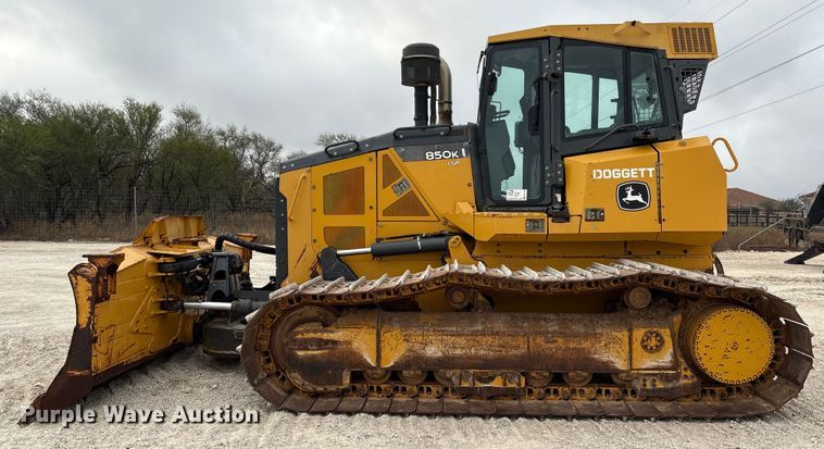 image for item EA7170 2018 John Deere 850K dozer