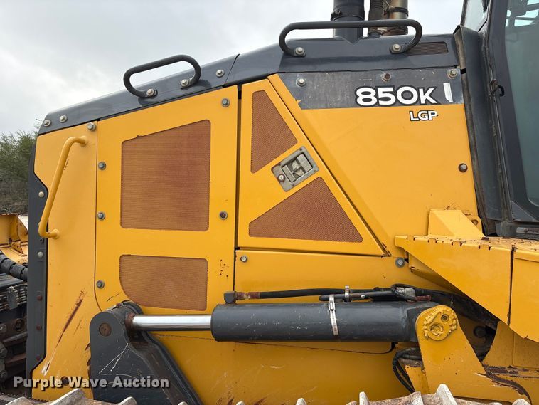 image for item EA7170 2018 John Deere 850K dozer