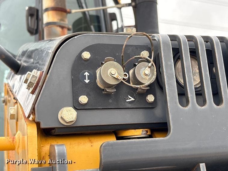 image for item EA7170 2018 John Deere 850K dozer