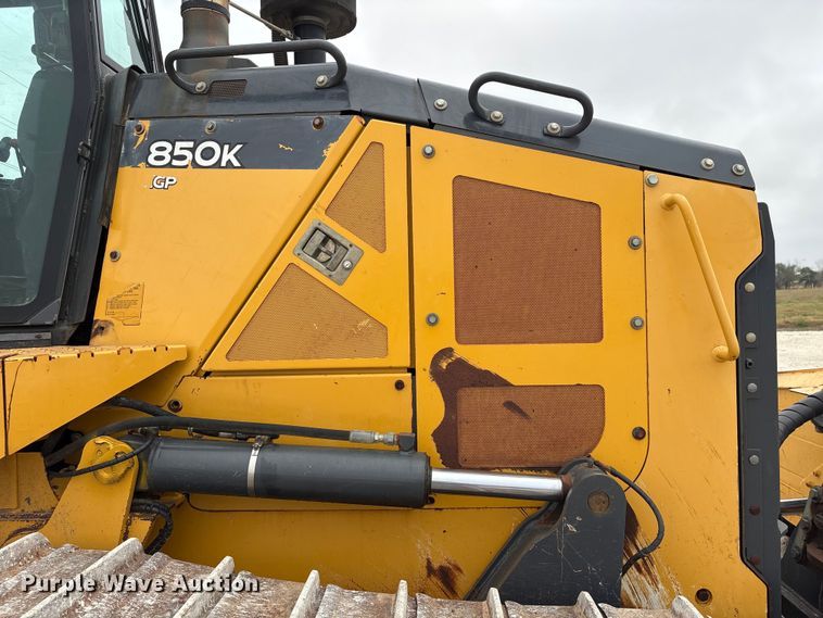 image for item EA7170 2018 John Deere 850K dozer