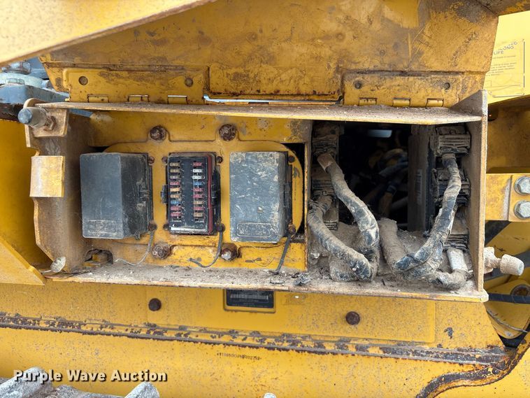 image for item EA7170 2018 John Deere 850K dozer