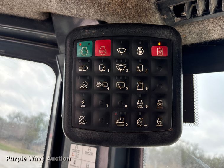 image for item EA7170 2018 John Deere 850K dozer