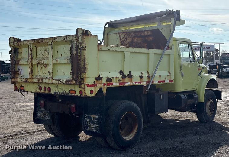 image for item EA7823 1997 International 4800 dump truck