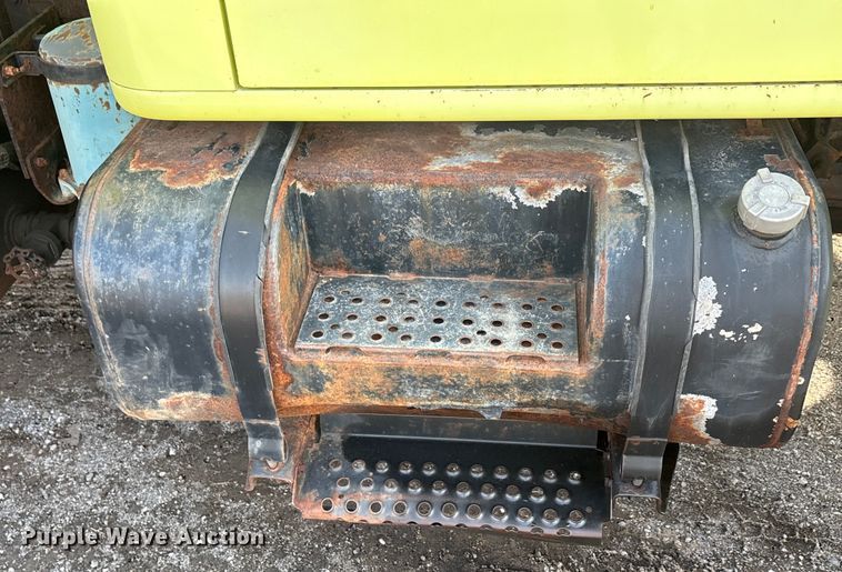 image for item EA7823 1997 International 4800 dump truck