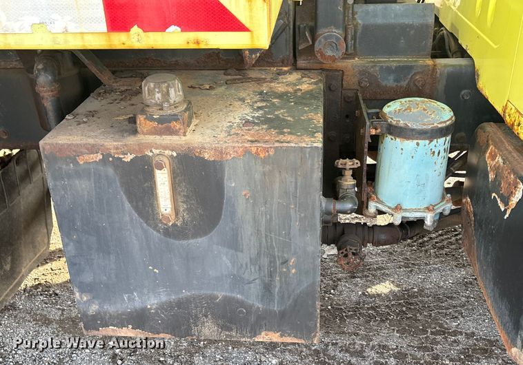 image for item EA7823 1997 International 4800 dump truck