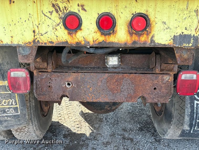 image for item EA7823 1997 International 4800 dump truck
