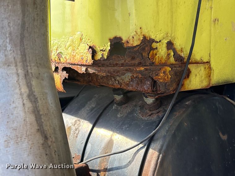 image for item EA7823 1997 International 4800 dump truck