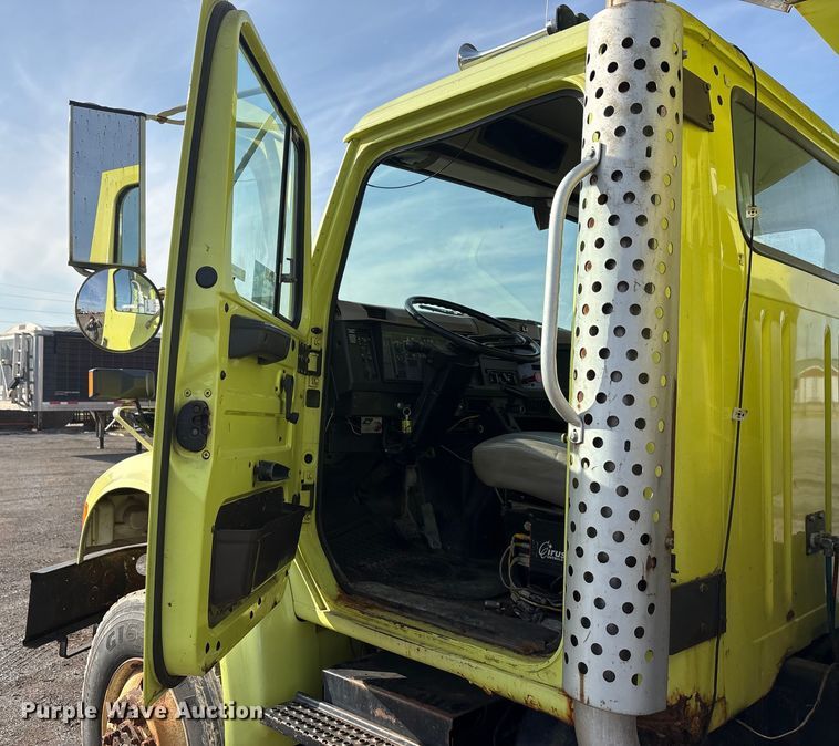 image for item EA7823 1997 International 4800 dump truck