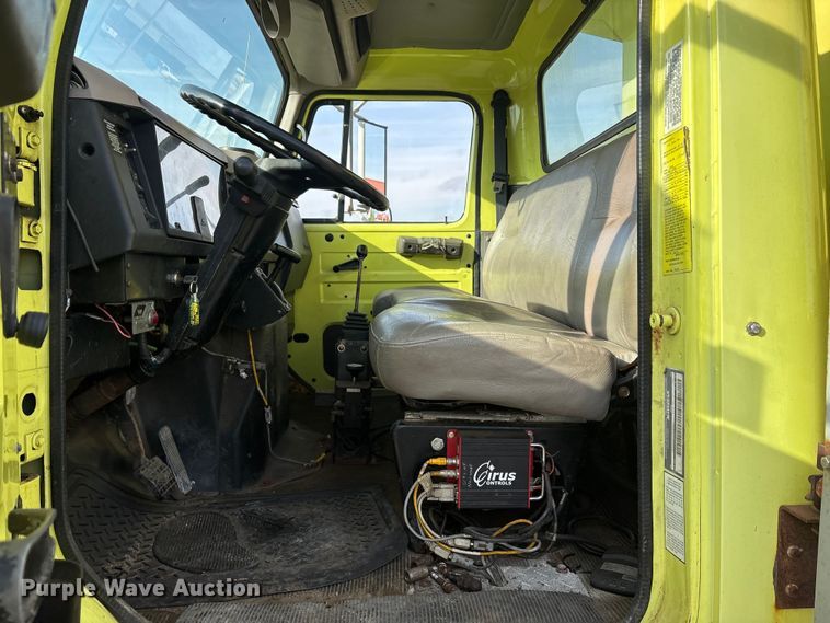 image for item EA7823 1997 International 4800 dump truck