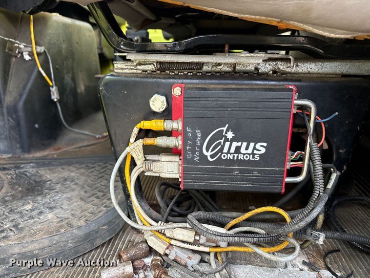 image for item EA7823 1997 International 4800 dump truck