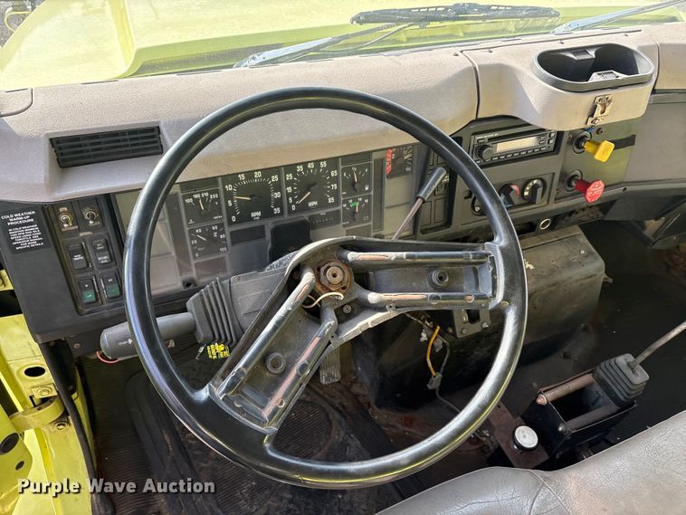 image for item EA7823 1997 International 4800 dump truck