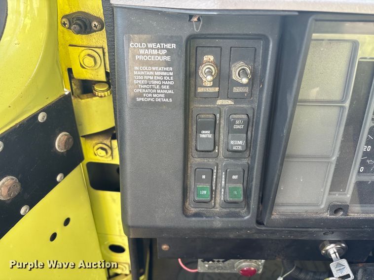 image for item EA7823 1997 International 4800 dump truck