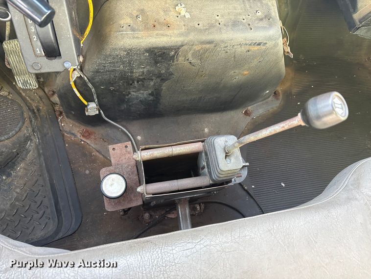 image for item EA7823 1997 International 4800 dump truck