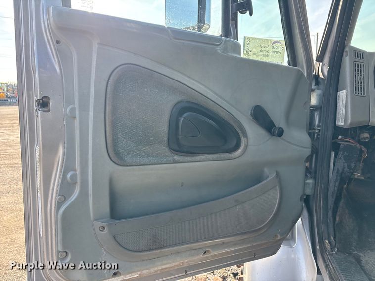 image for item EA7824 2008 International 7000 dump truck