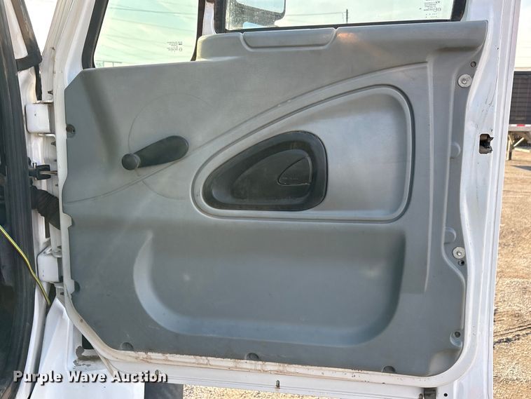 image for item EA7825 2007 International SF637 dump truck