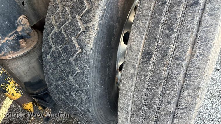 image for item EA7825 2007 International SF637 dump truck