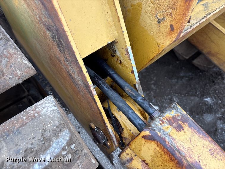 image for item EA7838 1987 Caterpillar D3B dozer