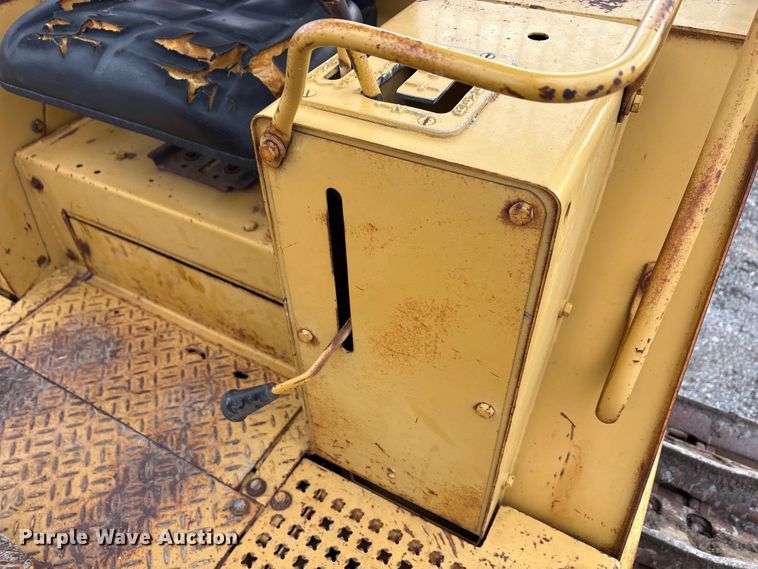 image for item EA7838 1987 Caterpillar D3B dozer