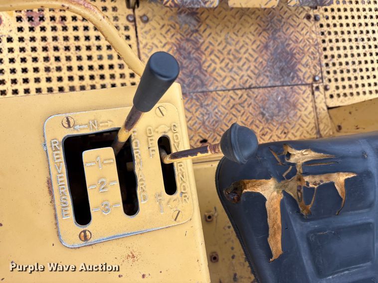 image for item EA7838 1987 Caterpillar D3B dozer