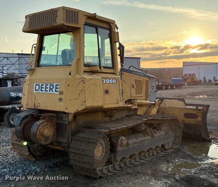image for item EA7840 John Deere 700H dozer