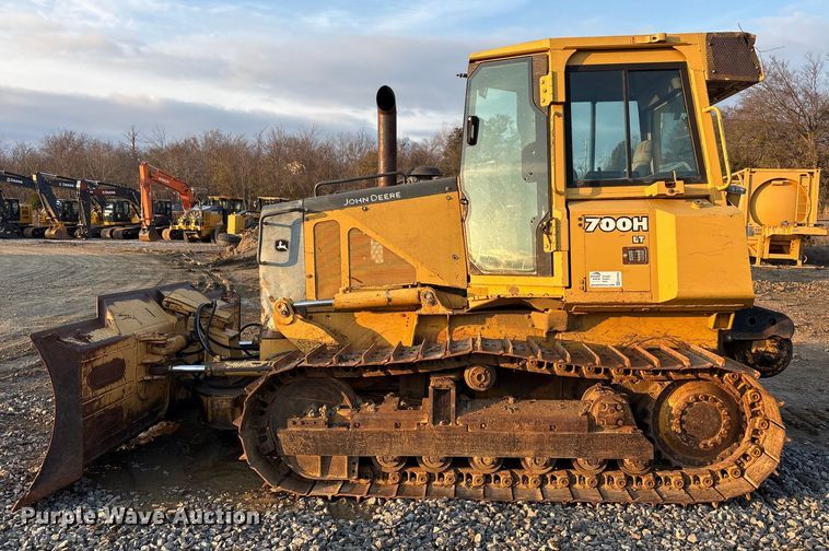 image for item EA7840 John Deere 700H dozer