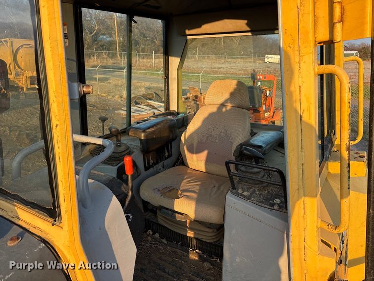 image for item EA7840 John Deere 700H dozer