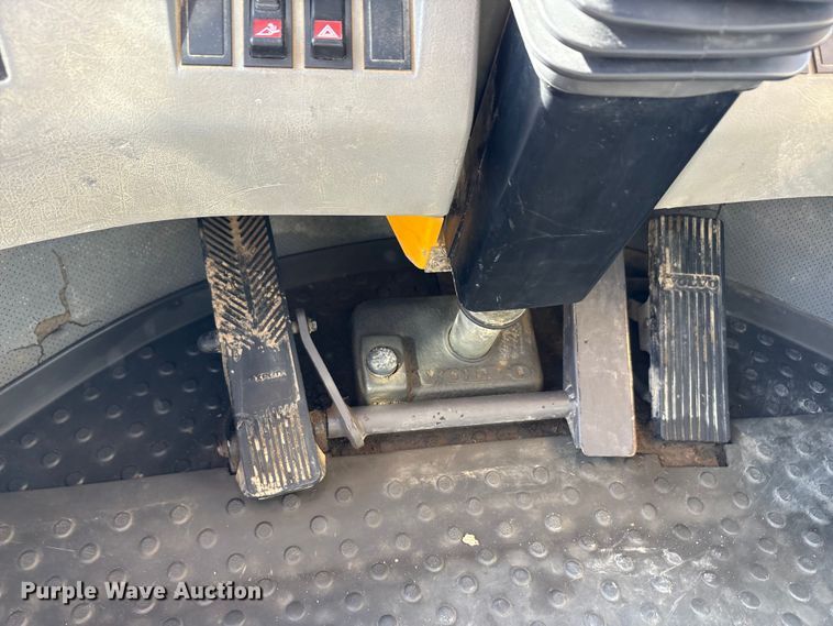 image for item EA7910 2006 Volvo L60E wheel loader