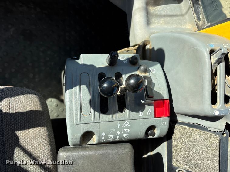 image for item EA7910 2006 Volvo L60E wheel loader