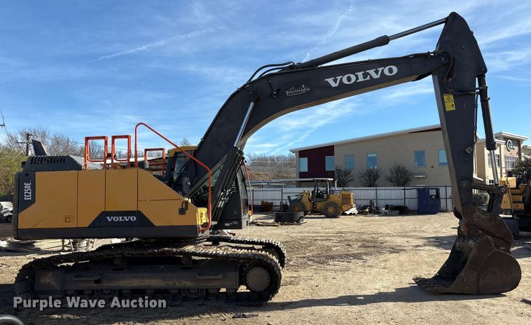image for item EA7913 2020 Volvo EC250ELR excavator