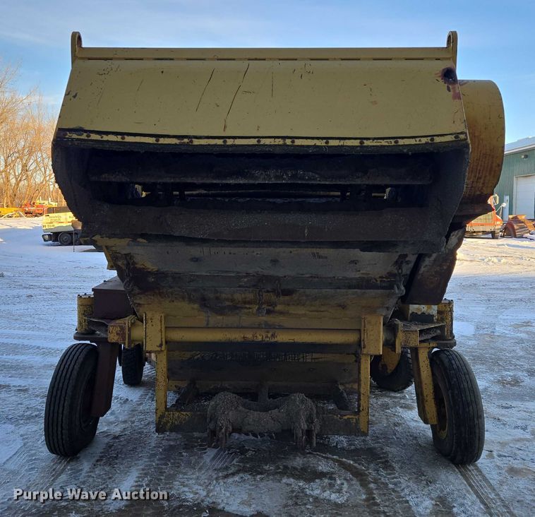 image for item EB1205 Caterpillar WE-851B windrower