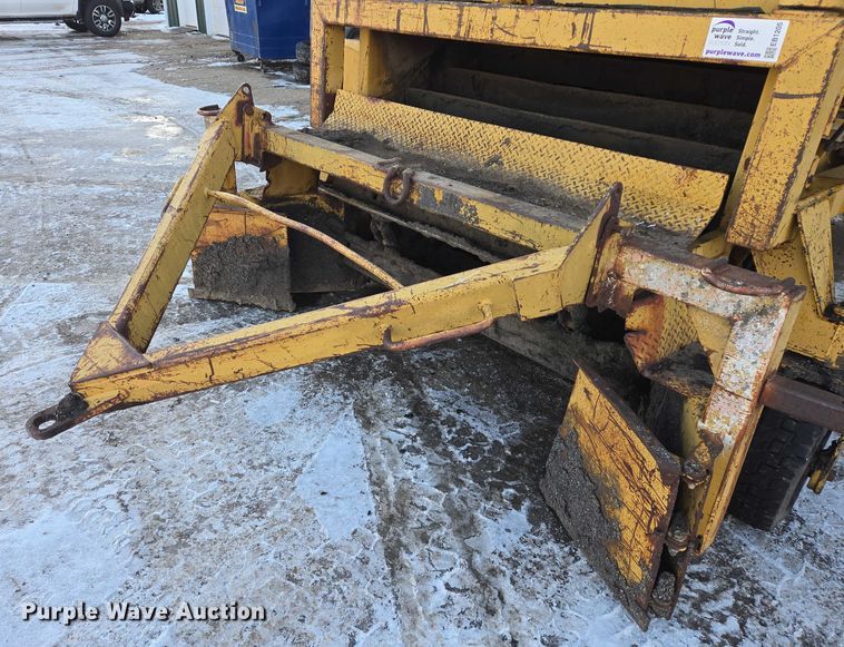 image for item EB1205 Caterpillar WE-851B windrower