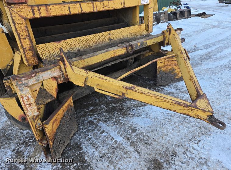 image for item EB1205 Caterpillar WE-851B windrower