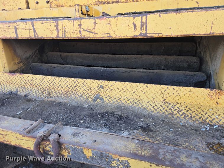 image for item EB1205 Caterpillar WE-851B windrower