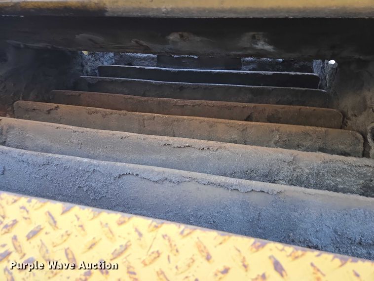 image for item EB1205 Caterpillar WE-851B windrower