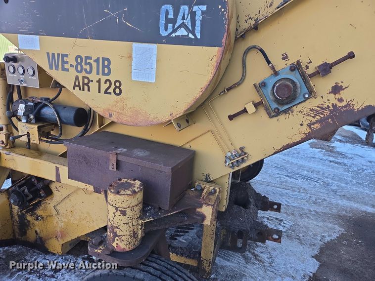image for item EB1205 Caterpillar WE-851B windrower