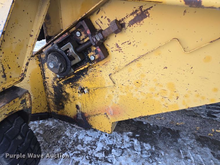 image for item EB1205 Caterpillar WE-851B windrower