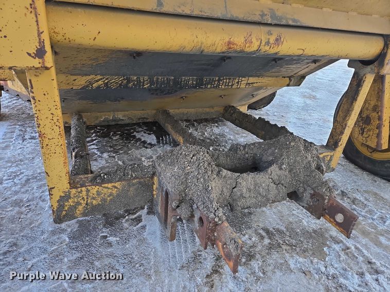 image for item EB1205 Caterpillar WE-851B windrower