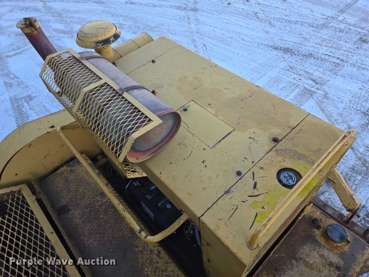 image for item EB1205 Caterpillar WE-851B windrower