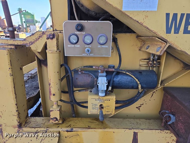 image for item EB1205 Caterpillar WE-851B windrower