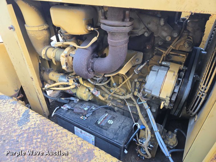 image for item EB1205 Caterpillar WE-851B windrower