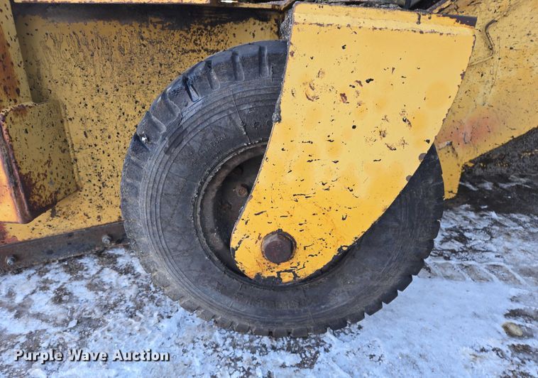 image for item EB1205 Caterpillar WE-851B windrower