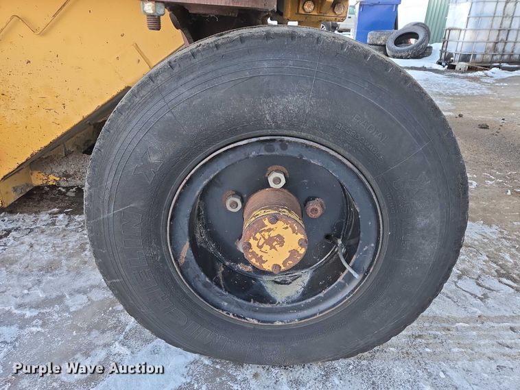 image for item EB1205 Caterpillar WE-851B windrower